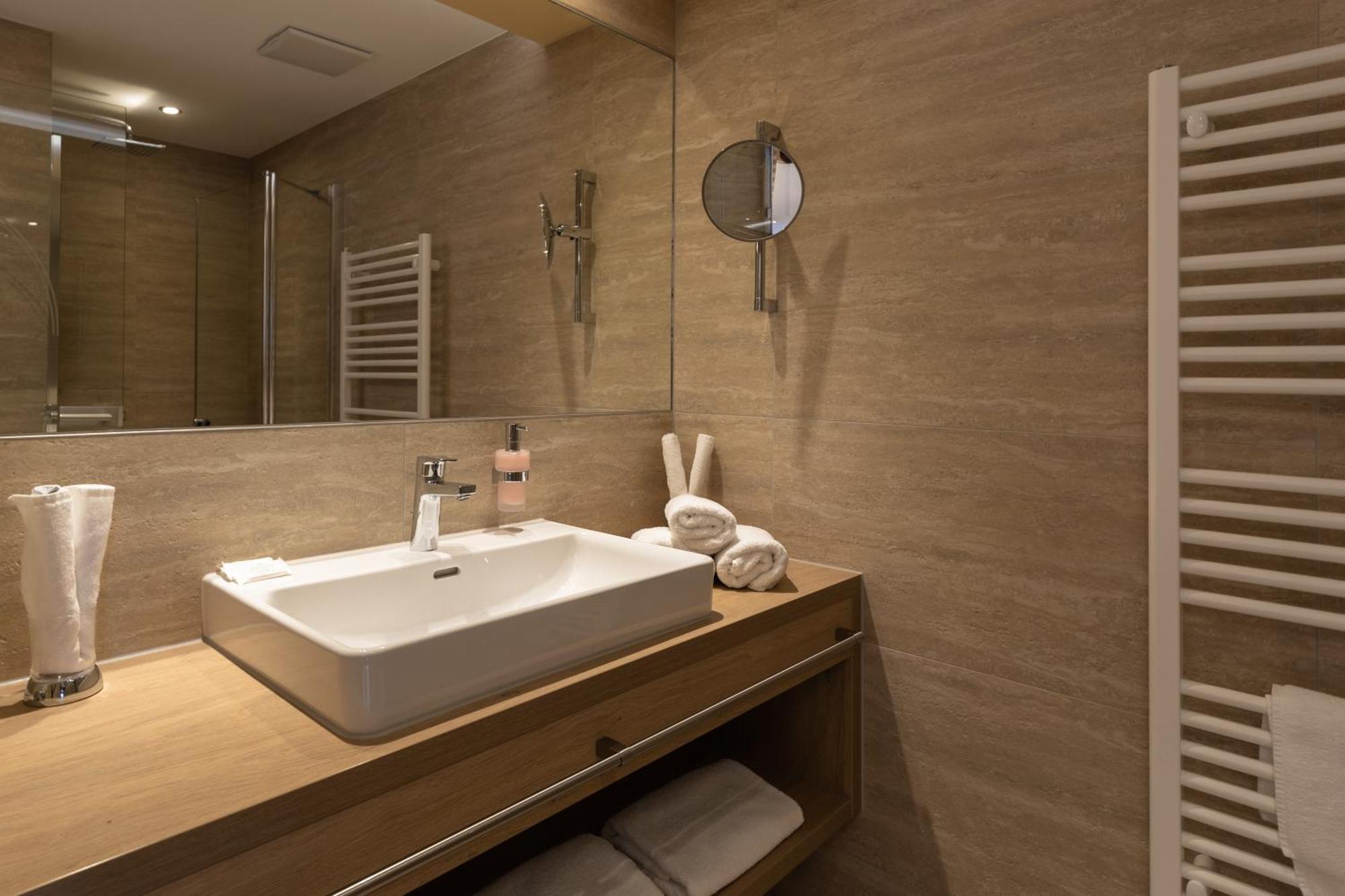 Hotel Schlosshof 4*