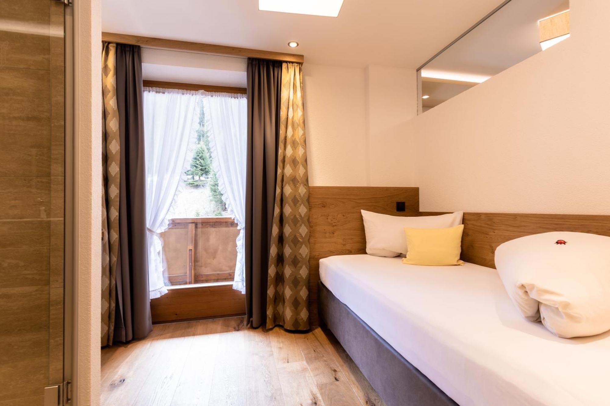 Hotel Schlosshof 4*