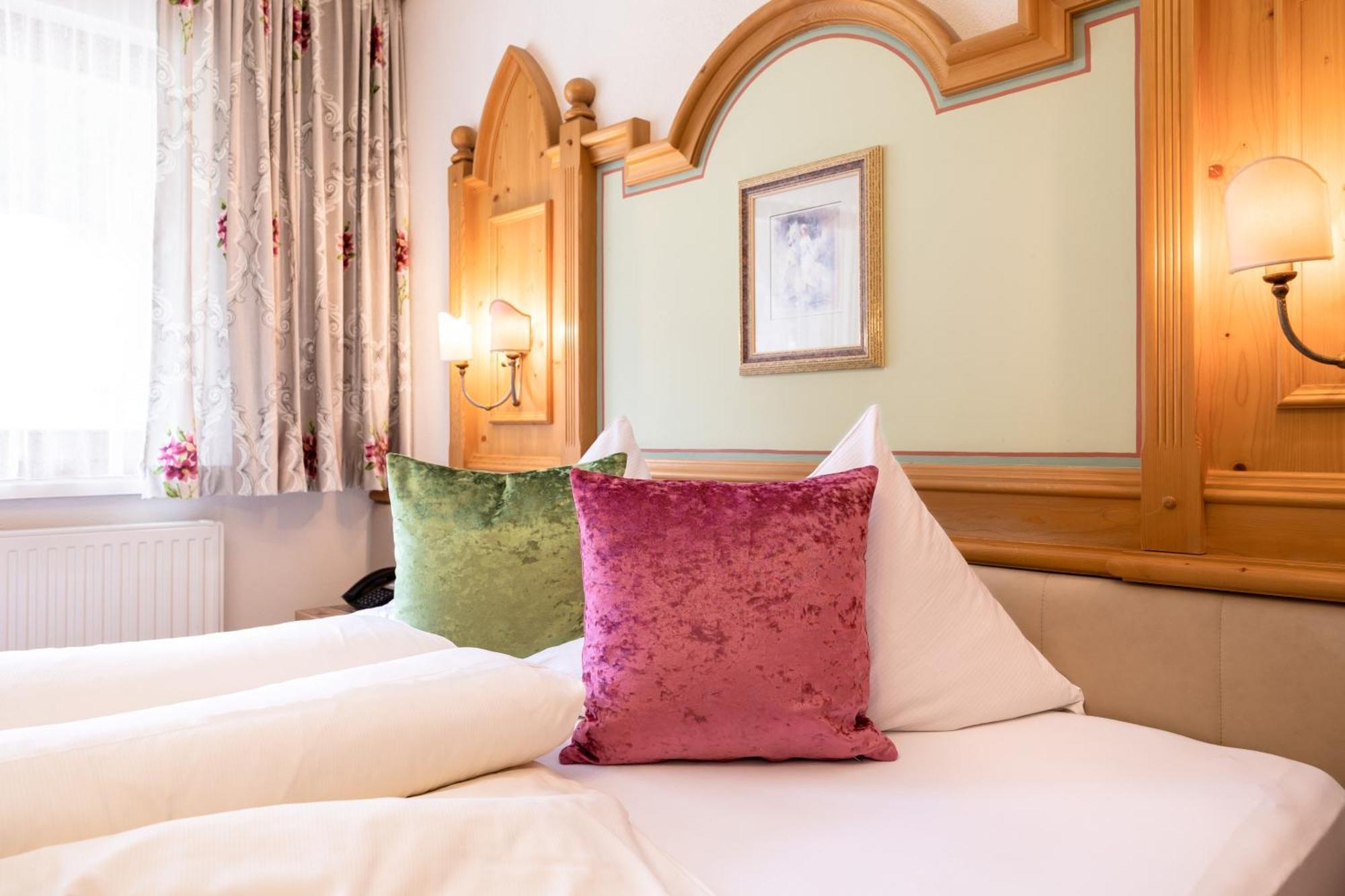 Schlosshof Hotel 4*