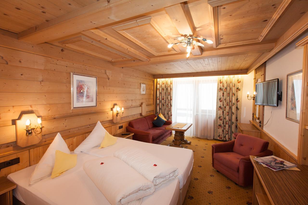 Schlosshof Hotel 4*