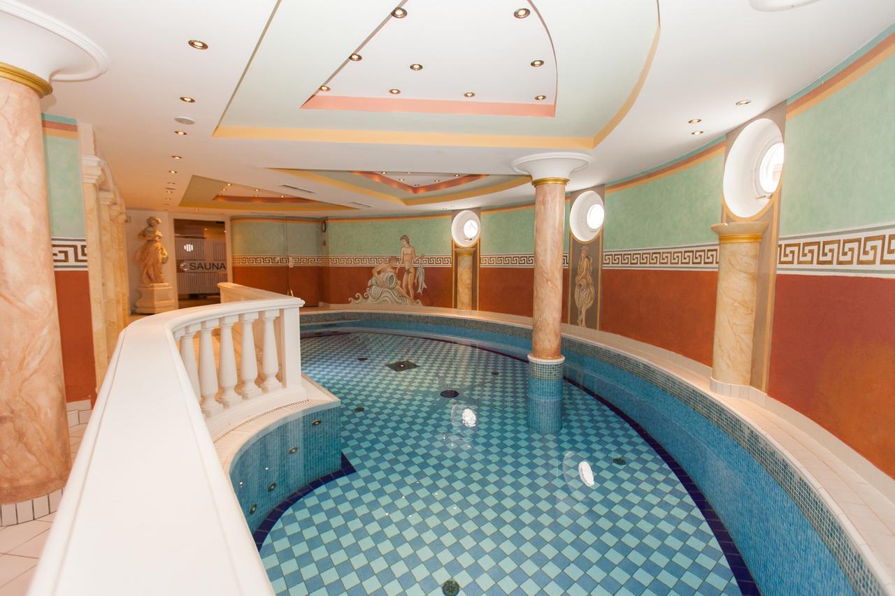 Schlosshof Hotel 4*